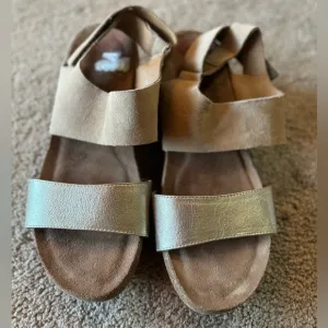 Comfortiva sandals NWT