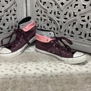 Converse All Star high tops sneakers teen girls size 7 pink purple sporty skater