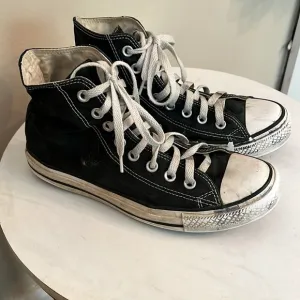 Converse Original High Top Sneakers Black White Unisex 6.5 Men/ 8.5 Women's