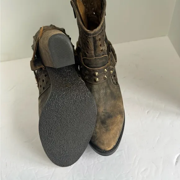 Coolway distressed leather heels booties in size 10.
