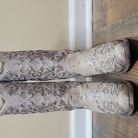 Corral Cream Western Cowboy Boots with Embroidered Detailing
