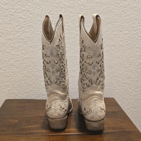 Corral White Cream Boots with Intricate Design