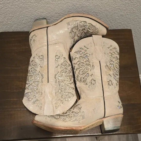 Corral White Cream Boots with Intricate Design