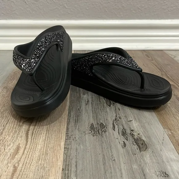Crocs Women's  Sloane Glitter Black Flip Flops Thongs Sandals Size 10