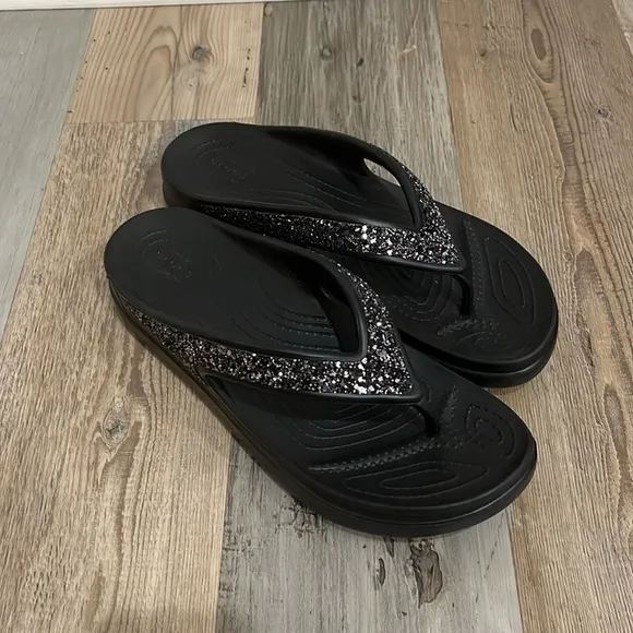 Crocs Women's  Sloane Glitter Black Flip Flops Thongs Sandals Size 10