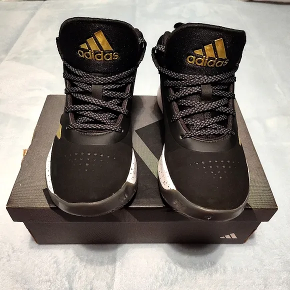 CROSS EM UP 5 K WIDE BASKETBALL SNEAKERS