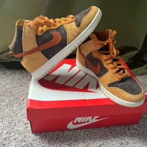 Curry Dunks size 7 big‎ kids high top suede basketball sneakers