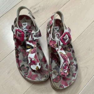 D&amp;G Dolce &amp; Gabanna girls leather sandals 31