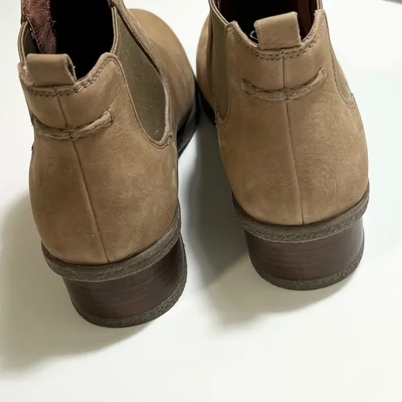 Dansko Chelsea boots Dansko Waterproof brown leather Chelsea booties size 39 EU