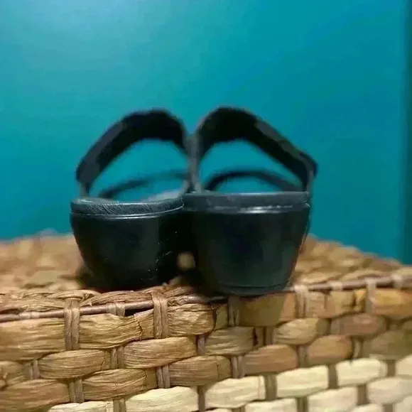 Dansko Dee Black Leather Studded Adjustable 2 Strap Sandals Womens Size 38