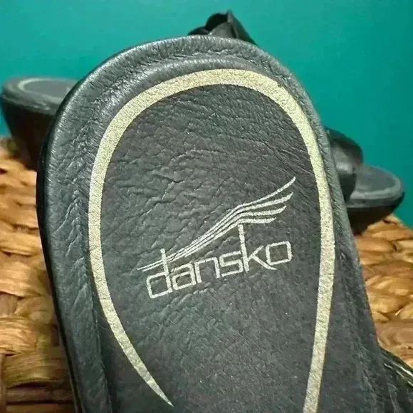 Dansko Dee Black Leather Studded Adjustable 2 Strap Sandals Womens Size 38