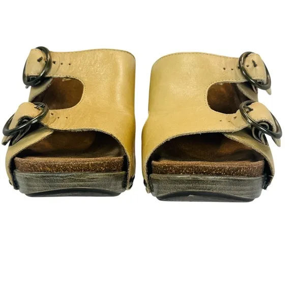 Dansko Fern Buckle Wedge Sandals Full Grain Leather Studded Beige Sz 36 5.5 6