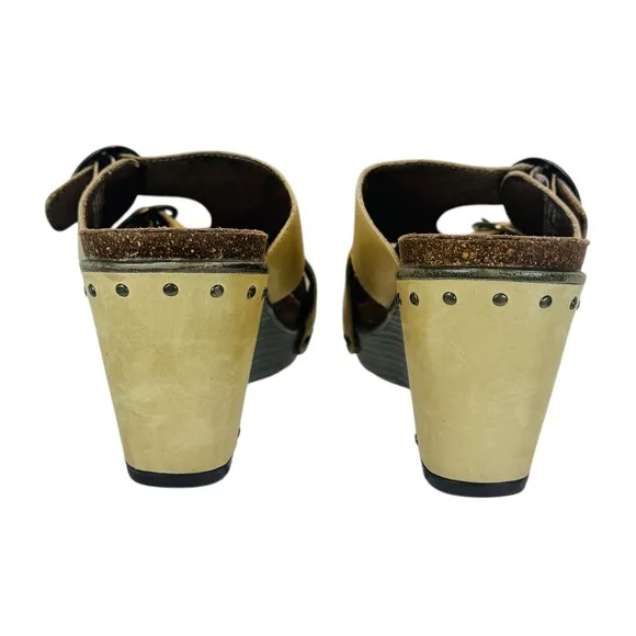 Dansko Fern Buckle Wedge Sandals Full Grain Leather Studded Beige Sz 36 5.5 6