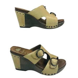 Dansko Fern Buckle Wedge Sandals Full Grain Leather Studded Beige Sz 36 5.5 6