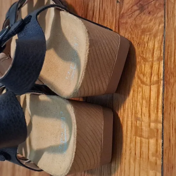 Dansko Leather Sandals 4/19