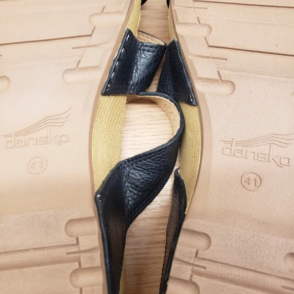 Dansko Tarin – Black Milled Burnished Leather Sandals