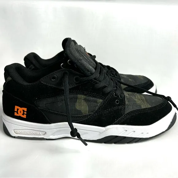 DC Men’s Maswell Black and Camouflage Skater Shoes Size 9