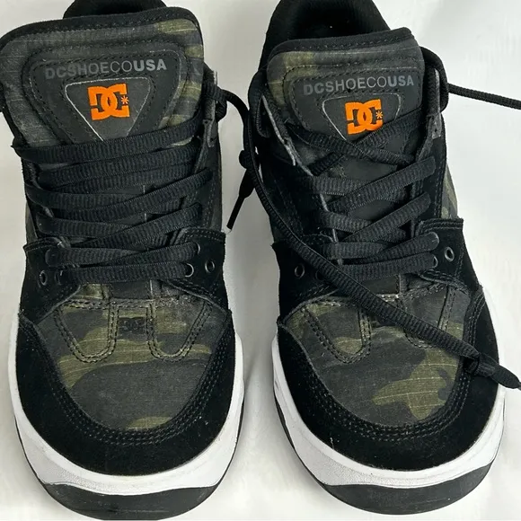 DC Men’s Maswell Black and Camouflage Skater Shoes Size 9