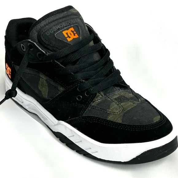 DC Men’s Maswell Black and Camouflage Skater Shoes Size 9