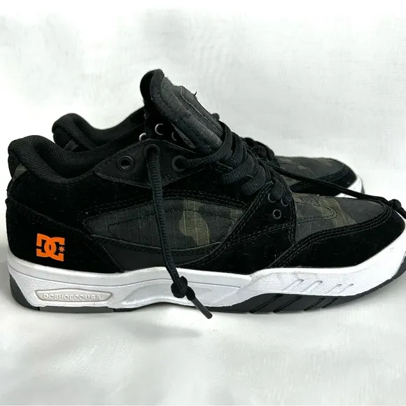 DC Men’s Maswell Black and Camouflage Skater Shoes Size 9