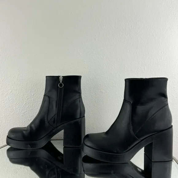 DIRTY LAUNDRY Black Faux Leather Edgy Grunge Groovy Chunky Platform Ankle Boots