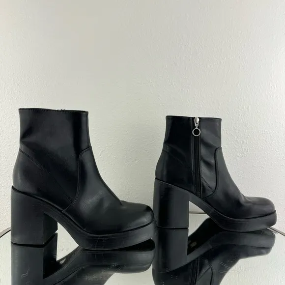 DIRTY LAUNDRY Black Faux Leather Edgy Grunge Groovy Chunky Platform Ankle Boots
