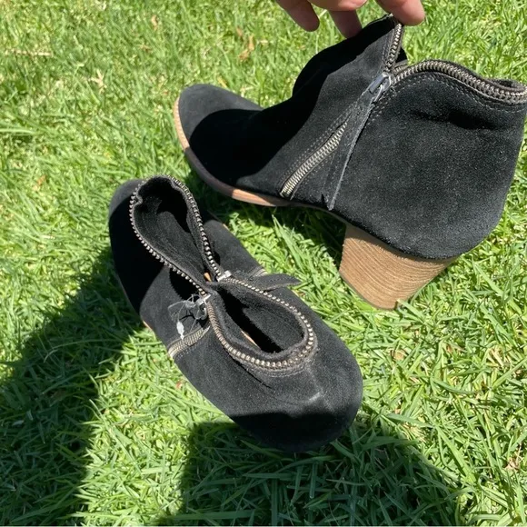 Dolce Vita Jana Black Suede Semi-Pointed Toe Zipper Ankle Boots Booties Size 12