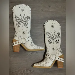 Dolls Kill / Current Mood White Flight Risk Cowboy Boots