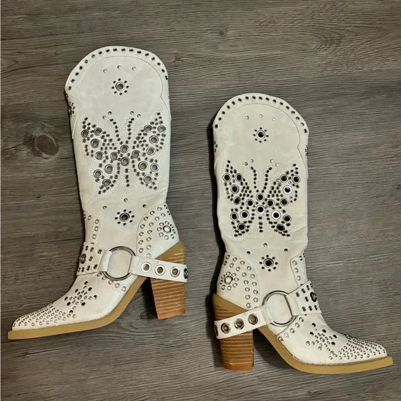 Dolls Kill / Current Mood White Flight Risk Cowboy Boots