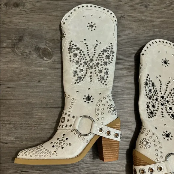 Dolls Kill / Current Mood White Flight Risk Cowboy Boots