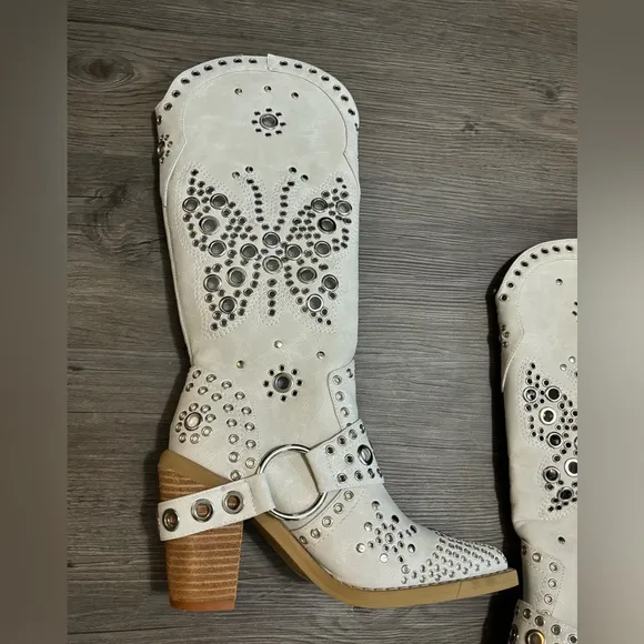 Dolls Kill / Current Mood White Flight Risk Cowboy Boots
