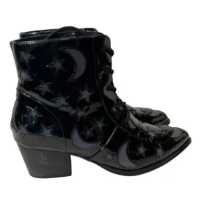 Dolls Kill yru patent black aura moon &amp; stars holo reflective pointed boots Sz 7