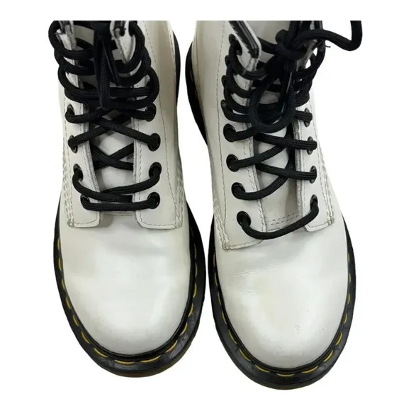 Dr. Doc Martens White leather Combat 11821 Boots