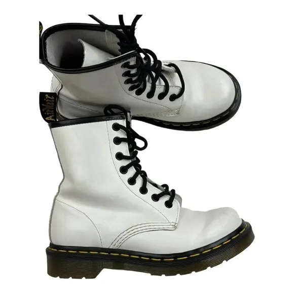 Dr. Doc Martens White leather Combat 11821 Boots