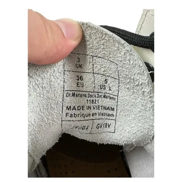 Dr. Doc Martens White leather Combat 11821 Boots