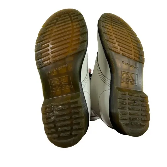 Dr. Doc Martens White leather Combat 11821 Boots