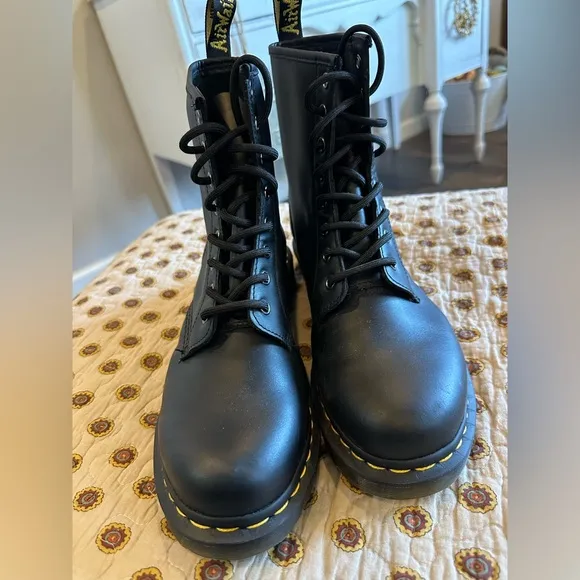 Dr. Martens Black Smooth Leather 1460 Lace Up Boots Women’s 10 New Without Box