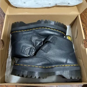 Dr. Martens Devon Heart Black Milled Nappa Boots
