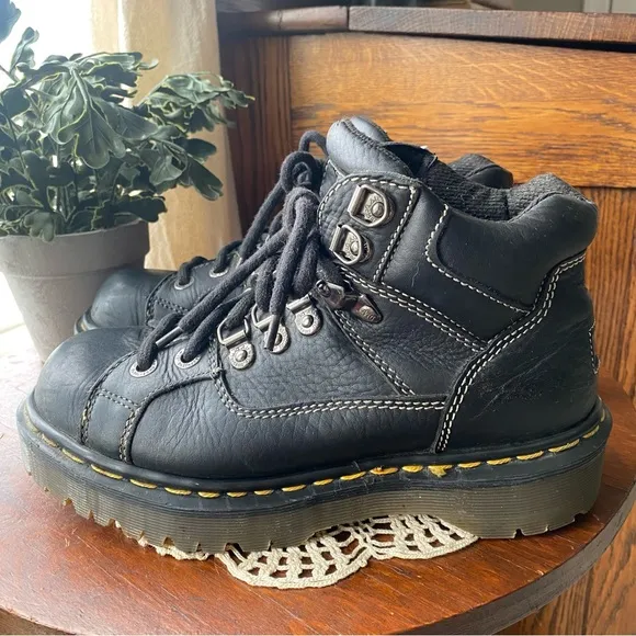 Dr. Martens Docs 9349 Black 100% Leather Lace-Up Boots Y2K EUC