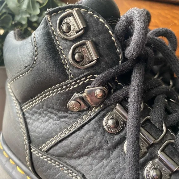 Dr. Martens Docs 9349 Black 100% Leather Lace-Up Boots Y2K EUC