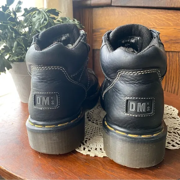 Dr. Martens Docs 9349 Black 100% Leather Lace-Up Boots Y2K EUC
