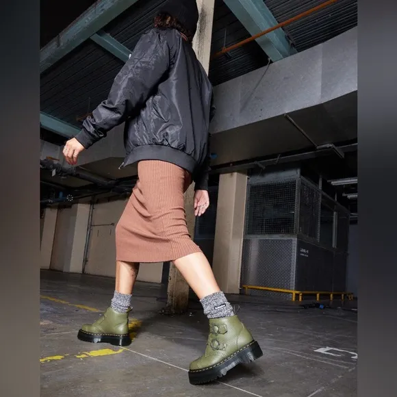 Dr. Martens RARE DEVON FLOWER BUCKLE LEATHER PLATFORM BOOTS