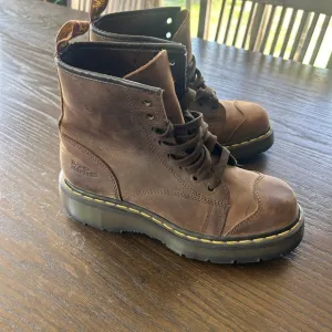 Dr. Martens vintage Brown Leather Men's or women's Boots