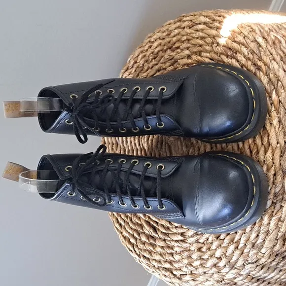 Dr. Martens Womens Classic Black Leather Sole Cushion Boots Lace‎ Up S-W8/M7