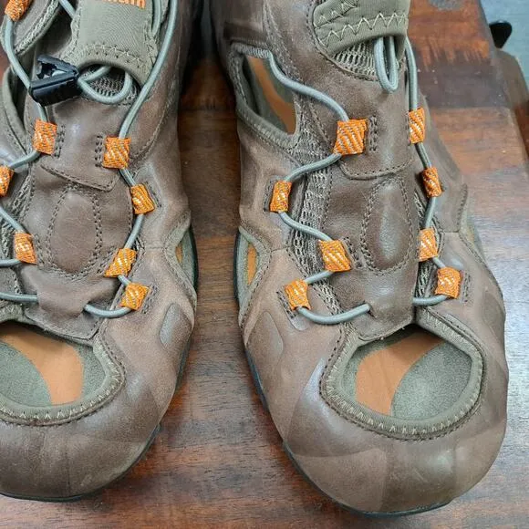 Dunham Vibe Ruggards Tout Aller Brown MCR615 BR Faux Leather Sandals Sz 14