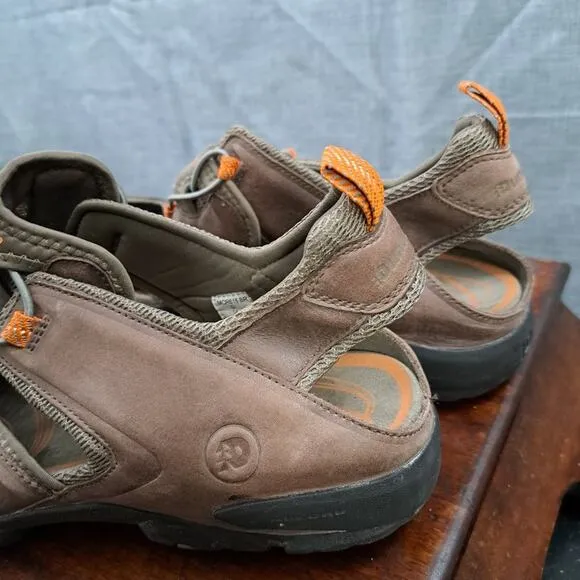 Dunham Vibe Ruggards Tout Aller Brown MCR615 BR Faux Leather Sandals Sz 14