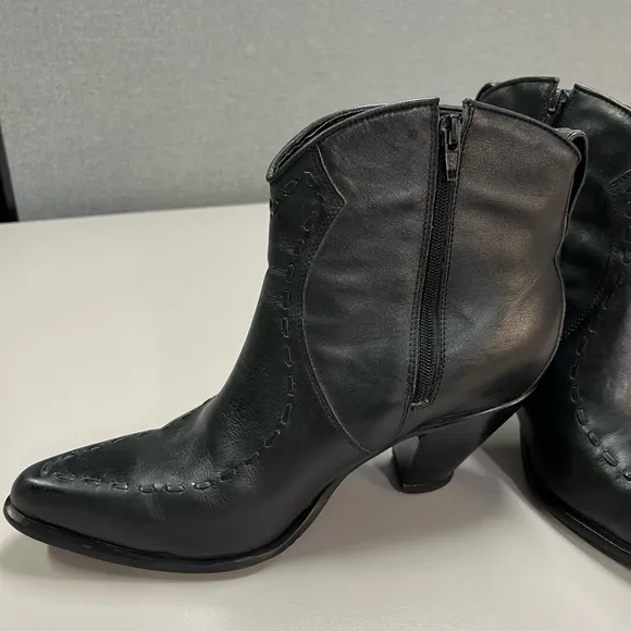 Durango Vintage Western Ankle Boots Size 8