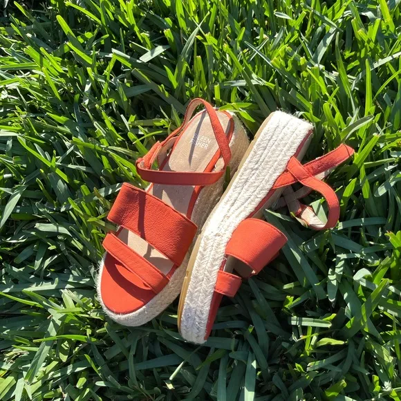 EILEEN FISHER  platform sandals size 6.5