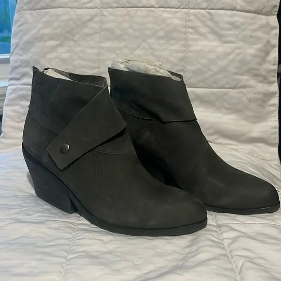 eileen fisher tag graphite ankle boots