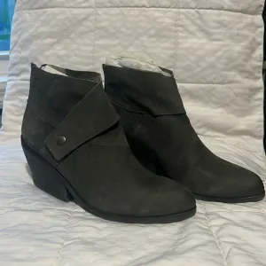eileen fisher tag graphite ankle boots